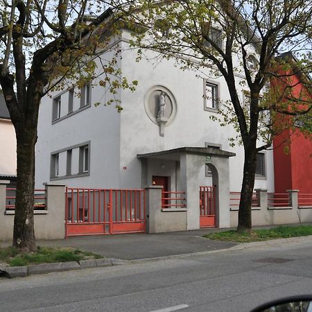 Atrium Flat In The Villa Ljubljana Kültér fotó